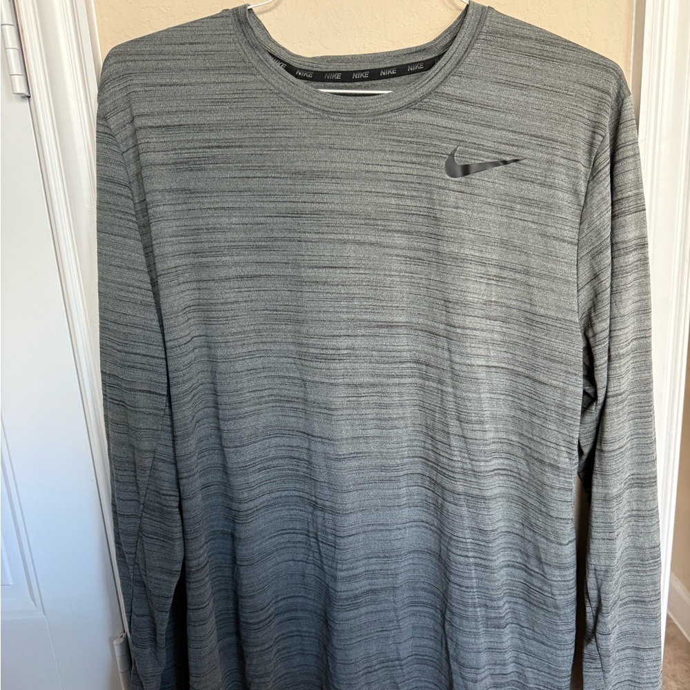 Nike Men's Gray Long Sleeve Shirt